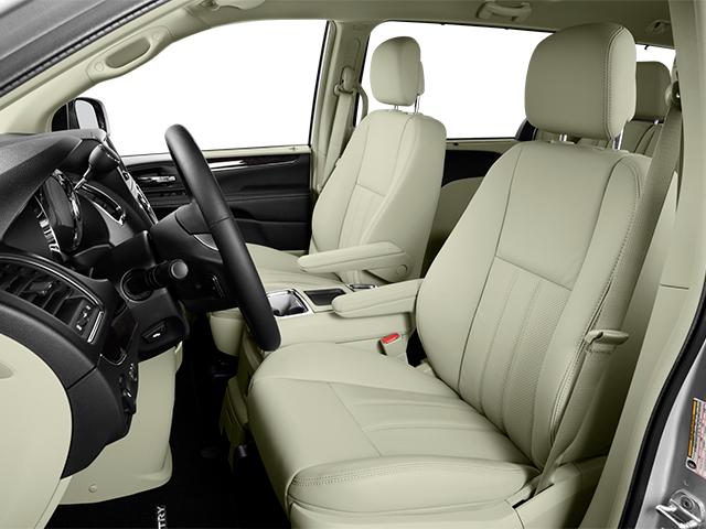 2014 Chrysler Town & Country Vehicle Photo in Cedar Rapids, IA 52402