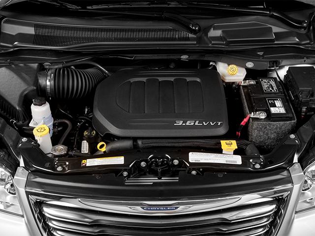 2014 Chrysler Town & Country Vehicle Photo in Cedar Rapids, IA 52402