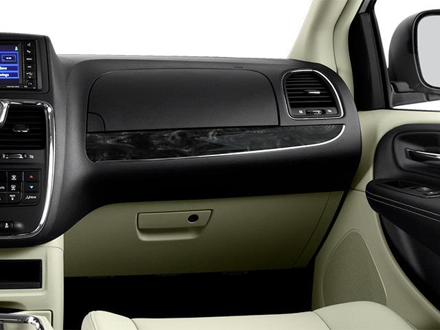 2014 Chrysler Town & Country Vehicle Photo in Cedar Rapids, IA 52402