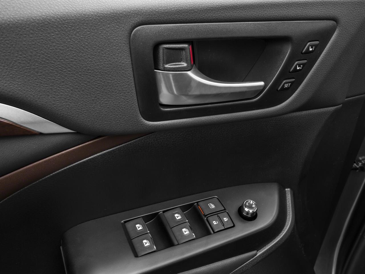 2016 Toyota Highlander Vehicle Photo in Marion, IA 52302