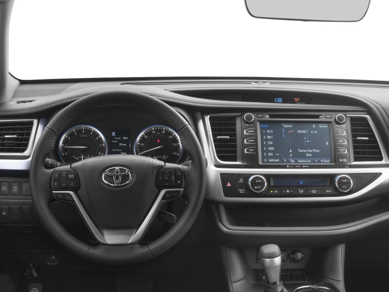 2018 Toyota Highlander Vehicle Photo in Cedar Rapids, IA 52402